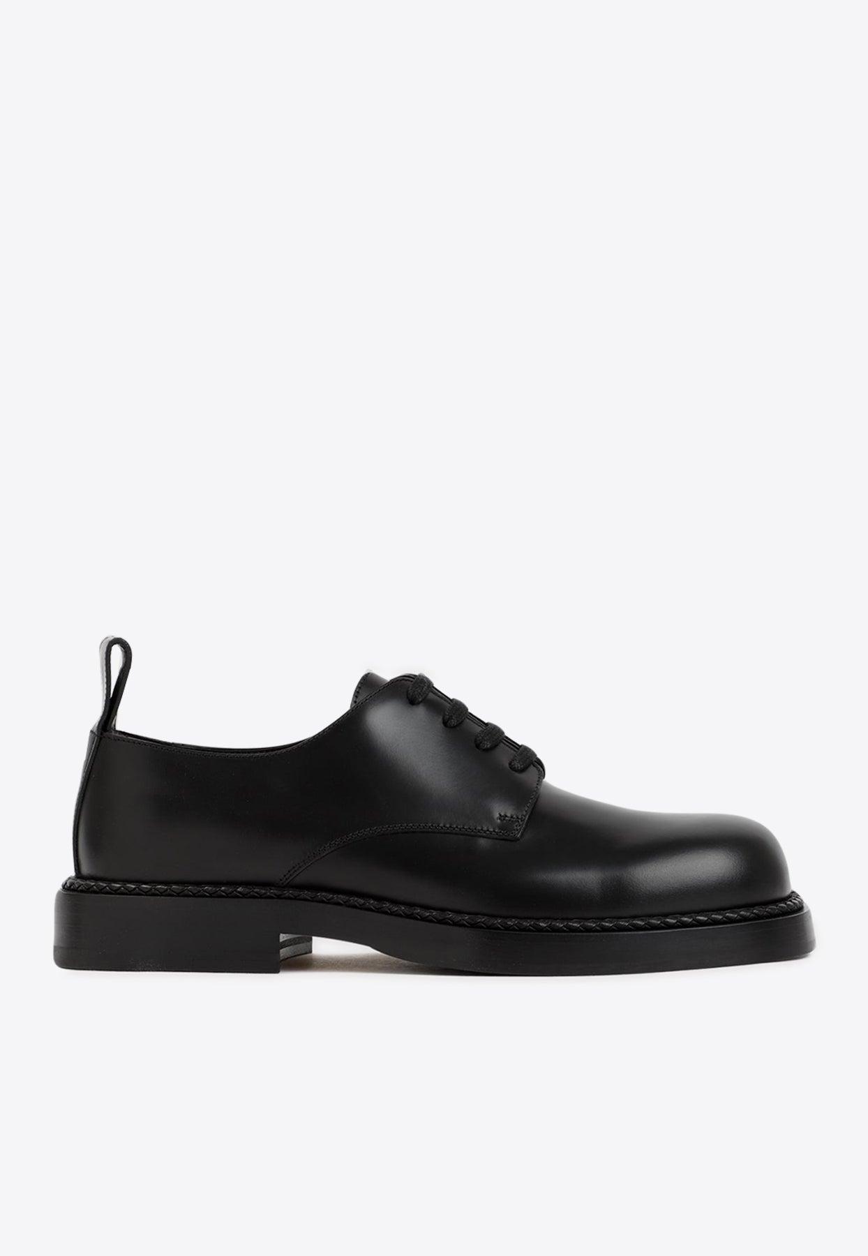 Bottega Veneta Strut Calf Leather Derby Shoes in Black for Bottega Veneta Strut Calf Leather Derby Shoes in Black for