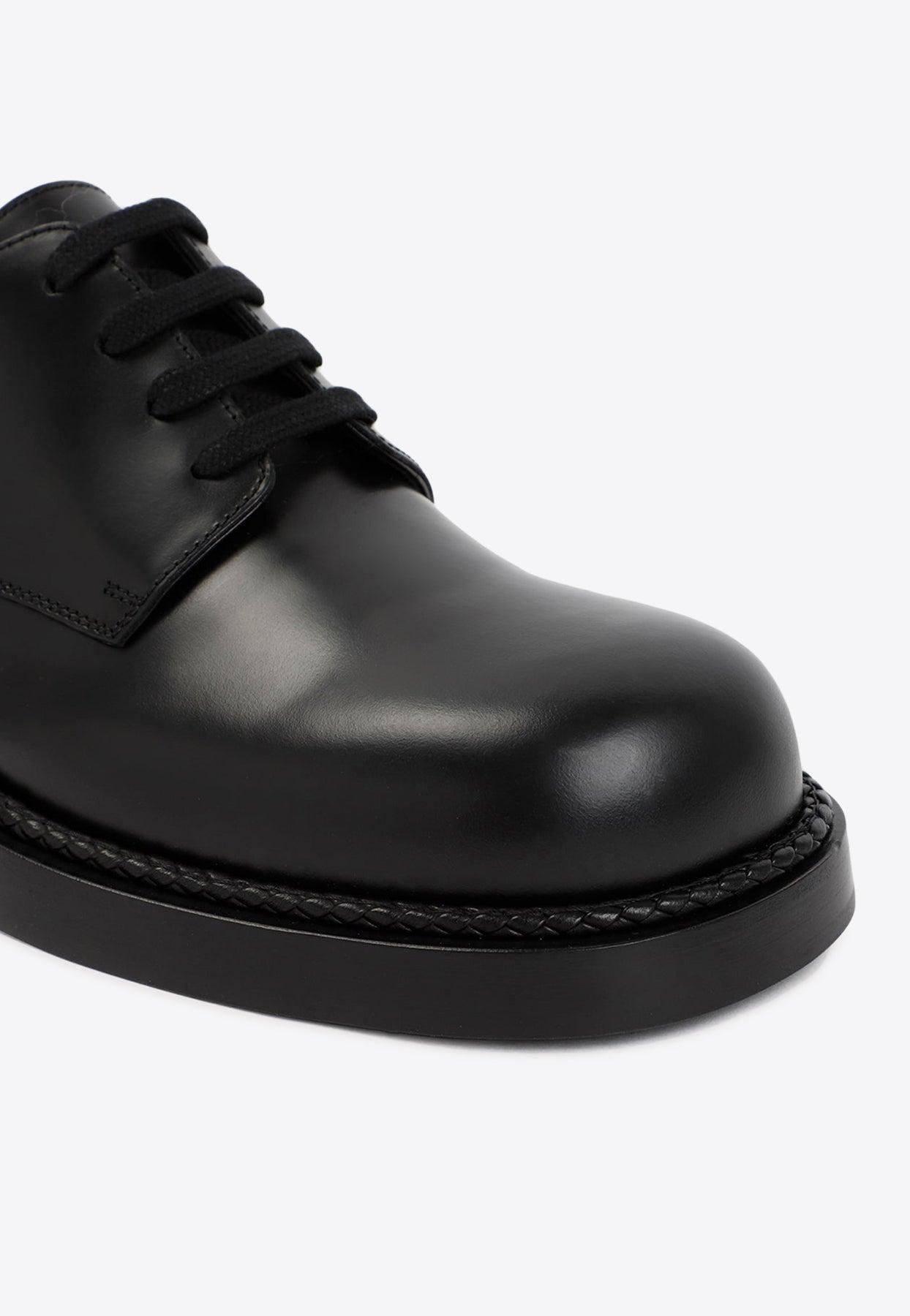 Bottega Veneta Strut Calf Leather Derby Shoes in Black for Bottega Veneta Strut Calf Leather Derby Shoes in Black for