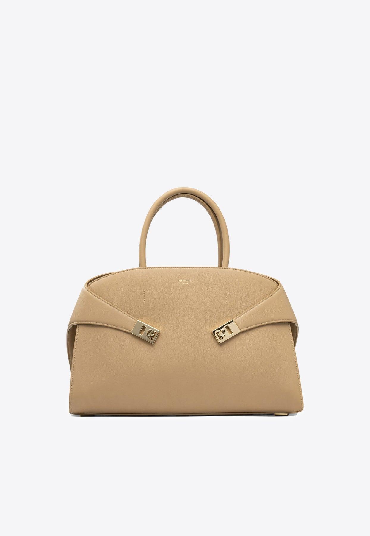 FERRAGAMO ブラックレザー ハグ L トップハンドルバッグ Ferragamo レザーハンドバッグ | ブラック | FARFETCH JP