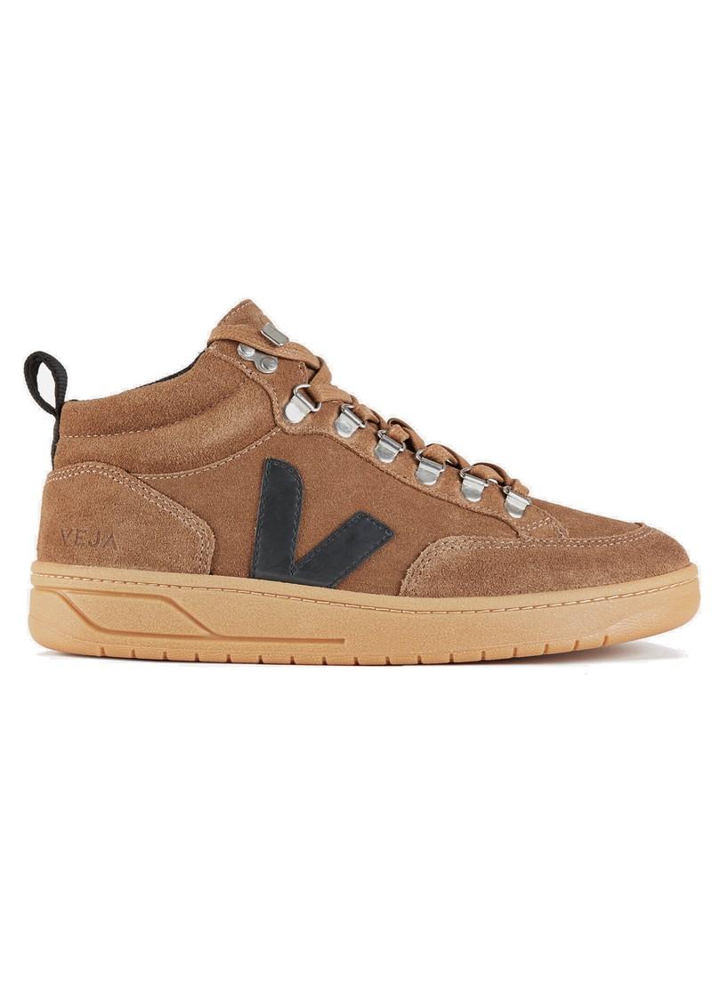 veja brown trainers