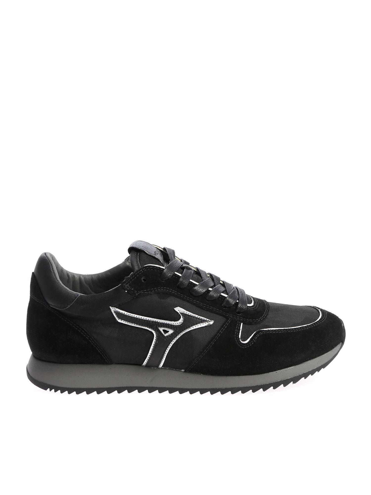 mizuno all black