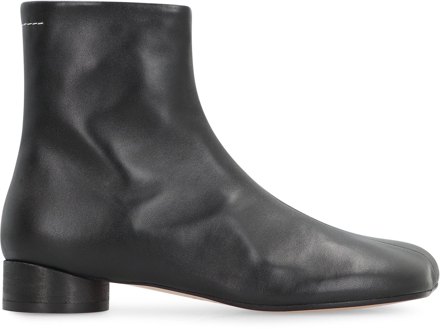 ショートブーツ・ブーティ MM6 MAISON MARGIELA Stitch-out leather ankle boots Black MM6 Maison Margiela stitch-out Leather Ankle Boots | Black