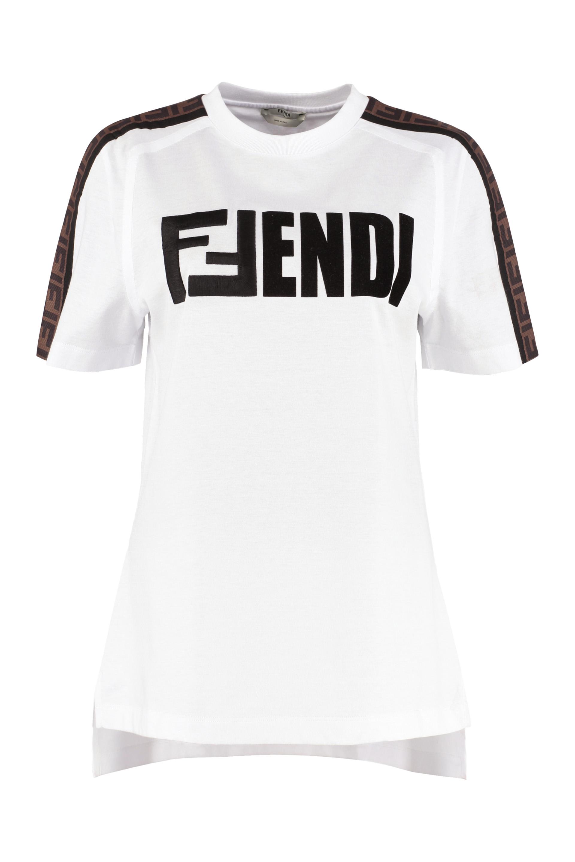 【送料無料/新品】 【FENDI】Logo Debossed Tシャツ Tシャツ・カットソー Fendi Logo Tape Short Sleeved T Shirt, Text-print Pattern in White