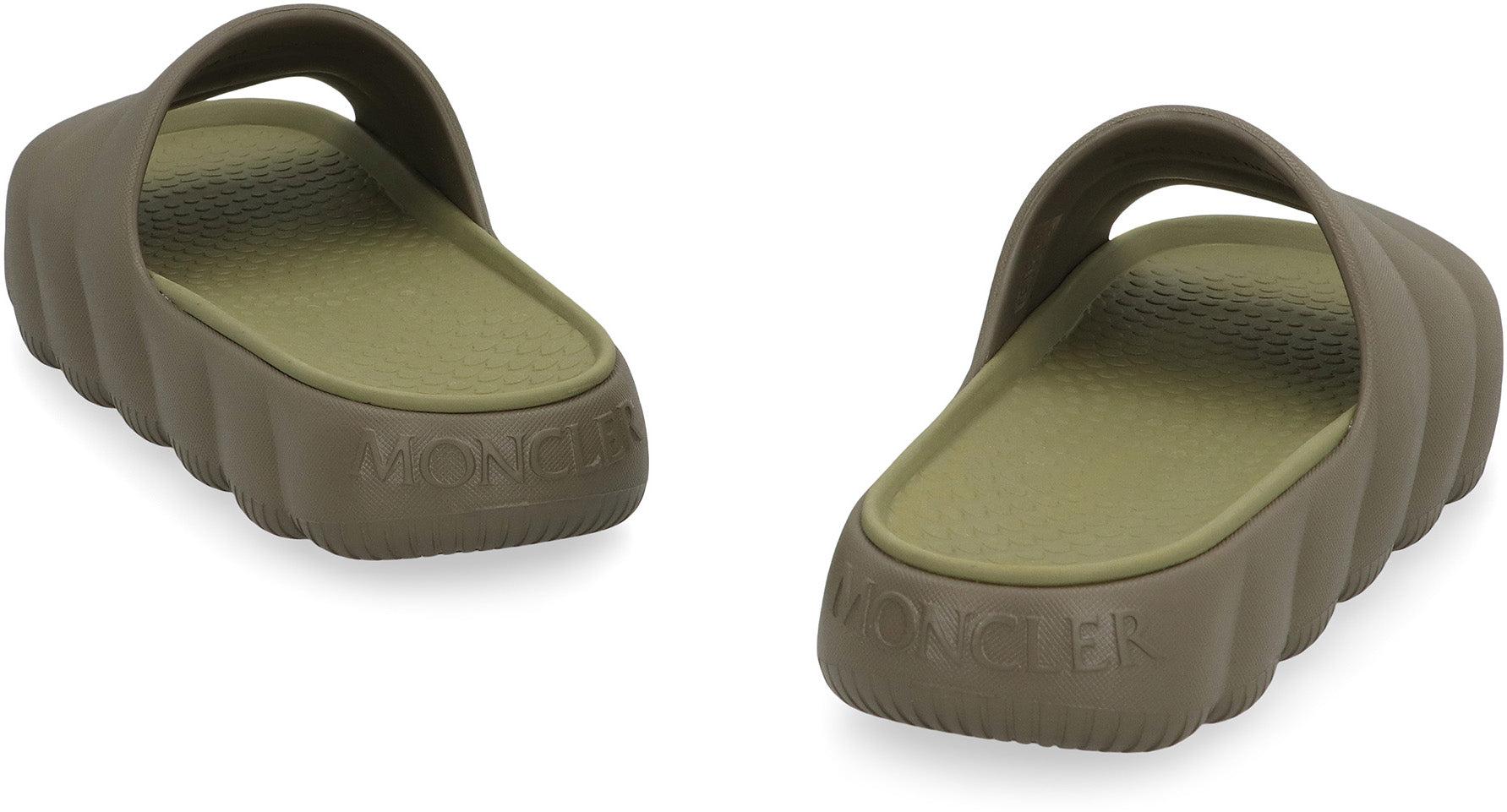 サンダル MONCLER Men Sandals 4C00040 M2559 241 Green TRAILGRIP VELA SANDALS for Men - Moncler | Biffi
