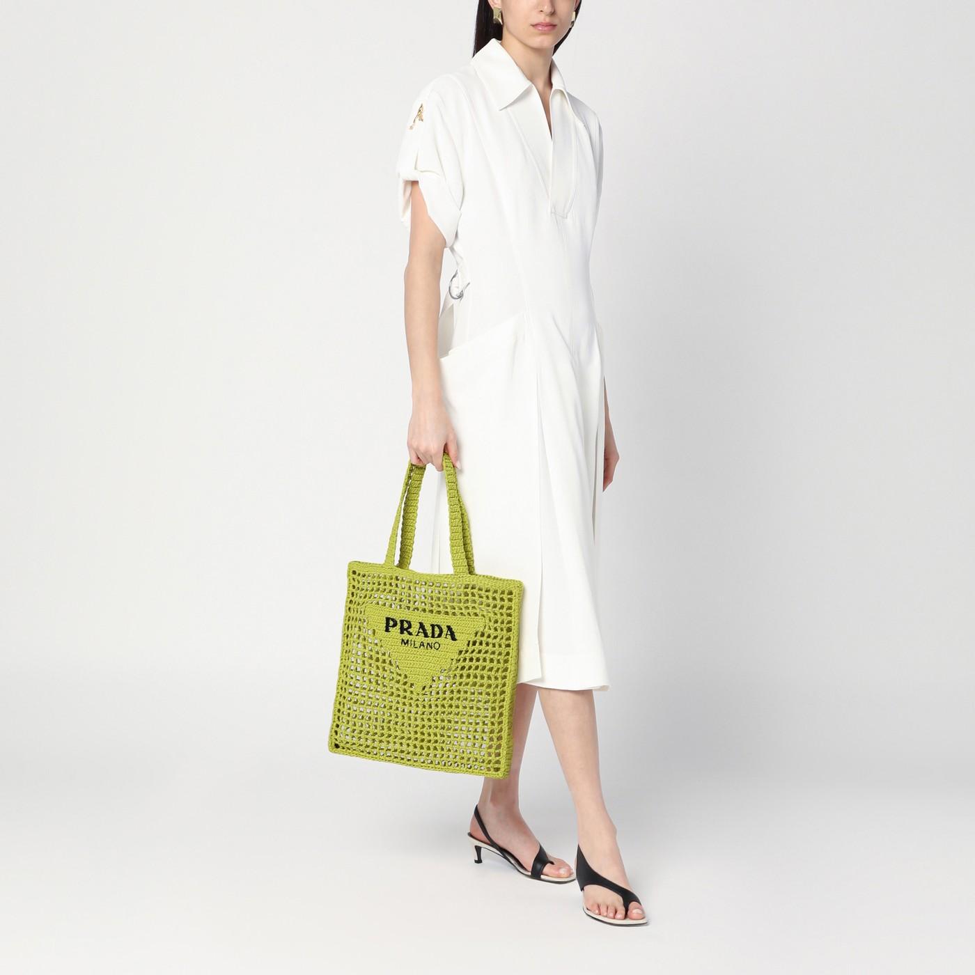 トートバッグ Prada Cedar-coloured crochet tote bag with logo Prada Cedar-Colored Crochet Tote Bag With Logo in Green