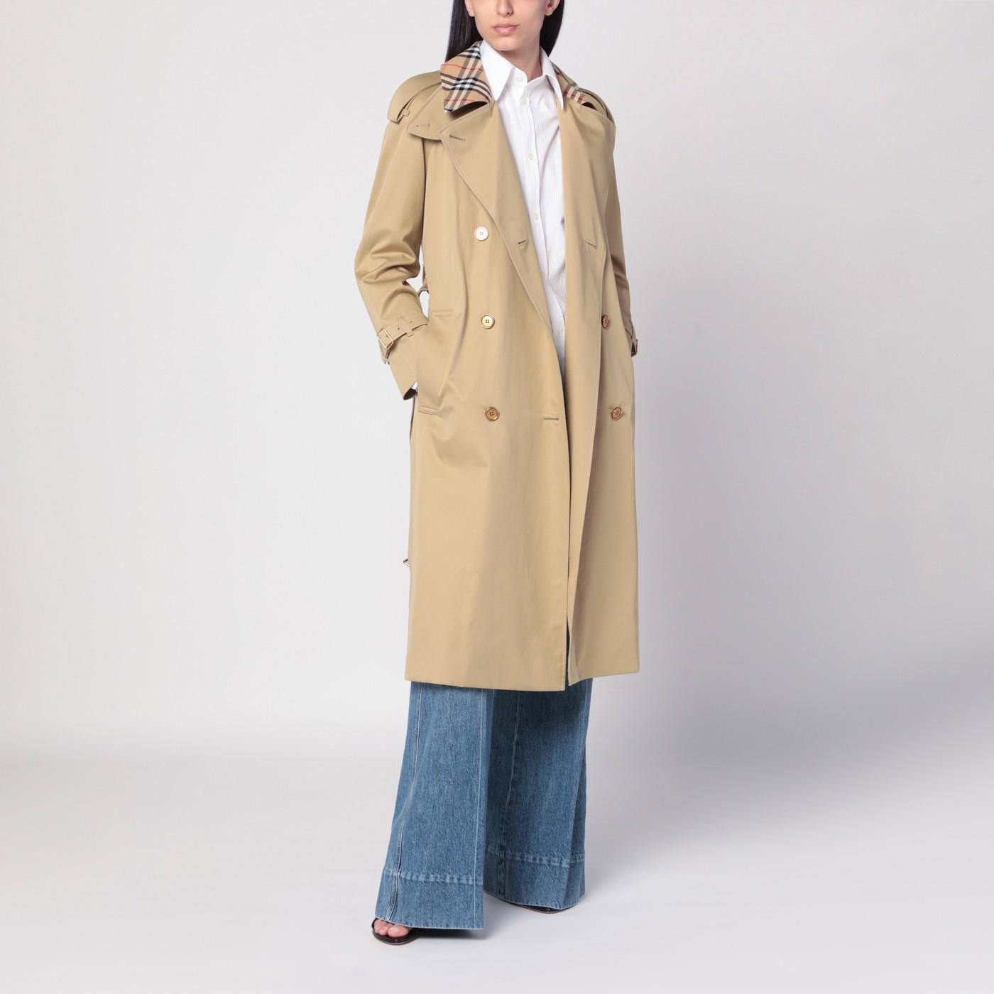 コート Burberry Castleford Double-Breasted Trench With Check Collar Burberry Castleford Check-Collar Belted Double-Breasted