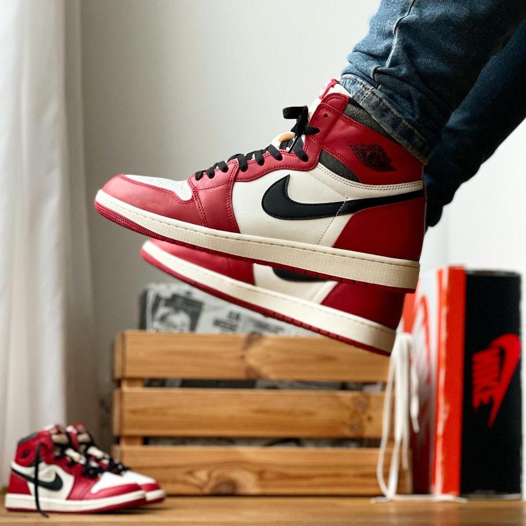 Size 11 Nike Air Jordan 1 Retro High OG Chicago Lost and Found Red