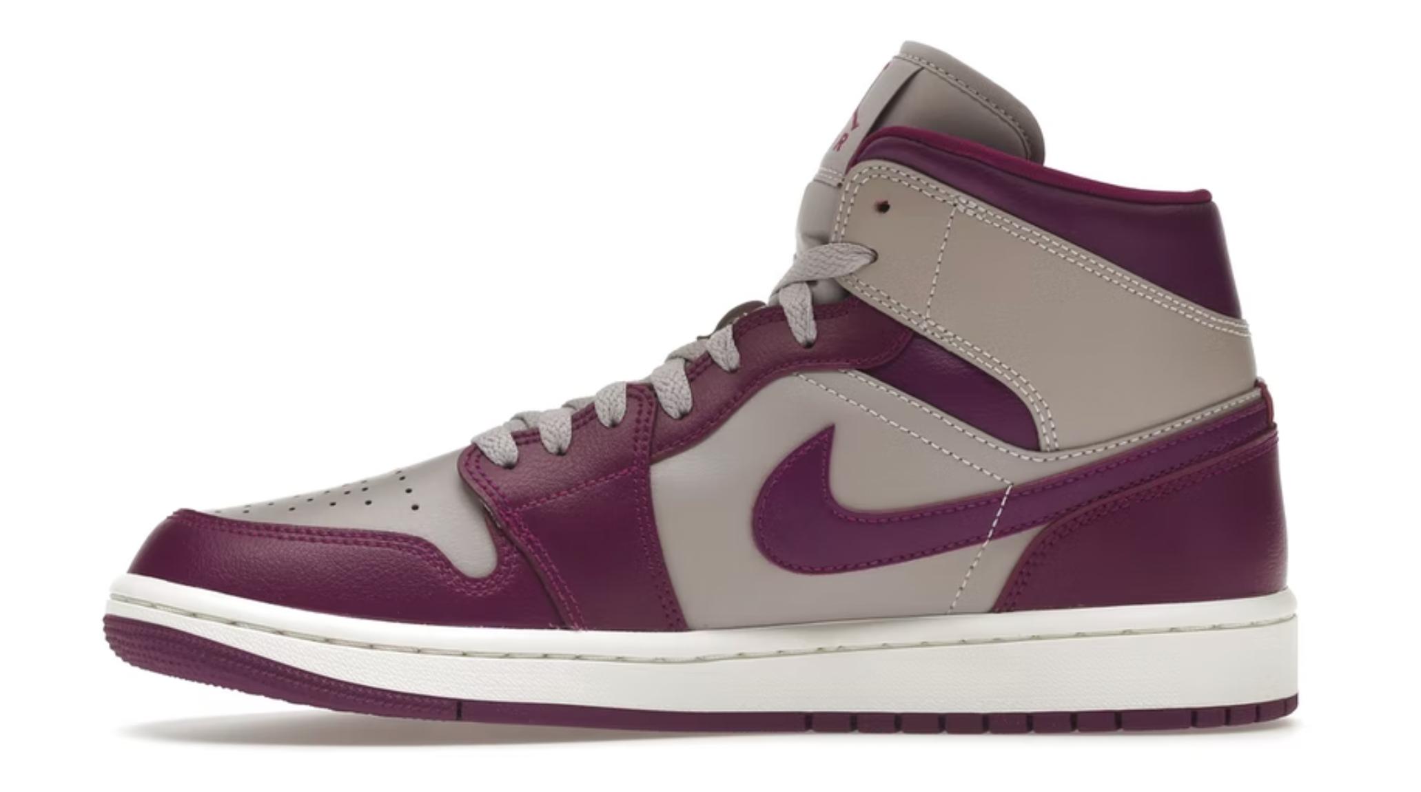 Nike Jordan 1 Mid Magenta (2022)(w) in Purple | Lyst