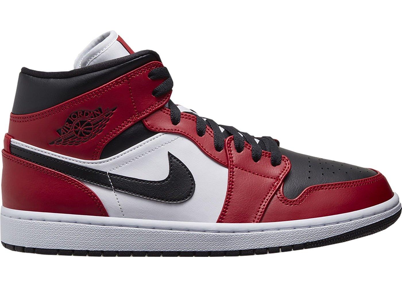 Nike Jordan 1 Mid Chicago Black Toe (m) in Red | Lyst