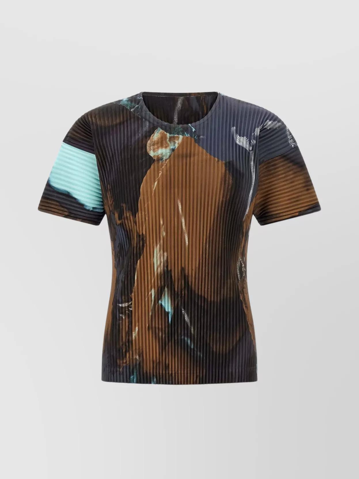 HOMME PLISSE ISSEY MIYAKE｜SHORT-SLEEVED ROUND NECK T-SH BASICS – ISSEY MIYAKE ONLINE STORE