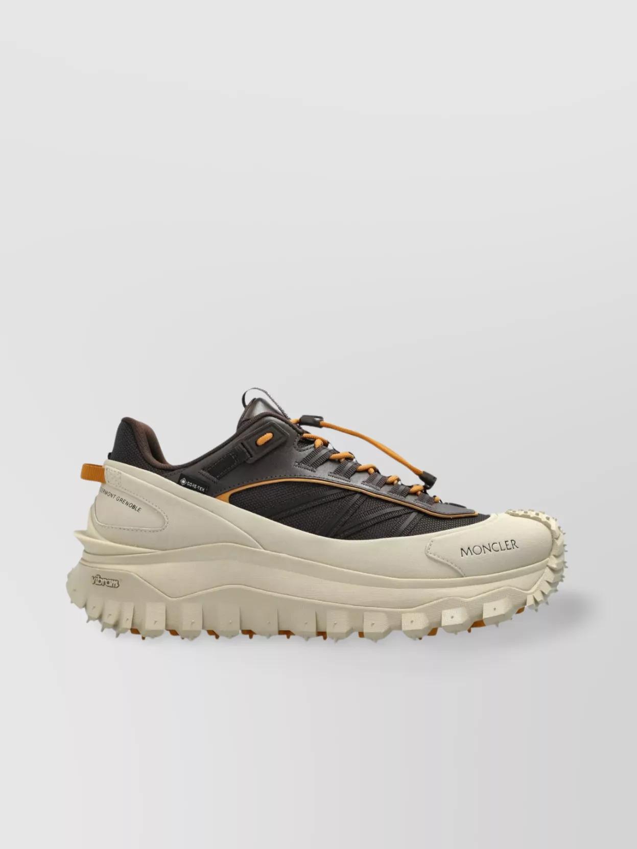 スニーカー MONCLER Two-tone fabric and leather Trailgrip sneakers Moncler Men's Trailgrip GTX Low Top Sneakers in Black/White