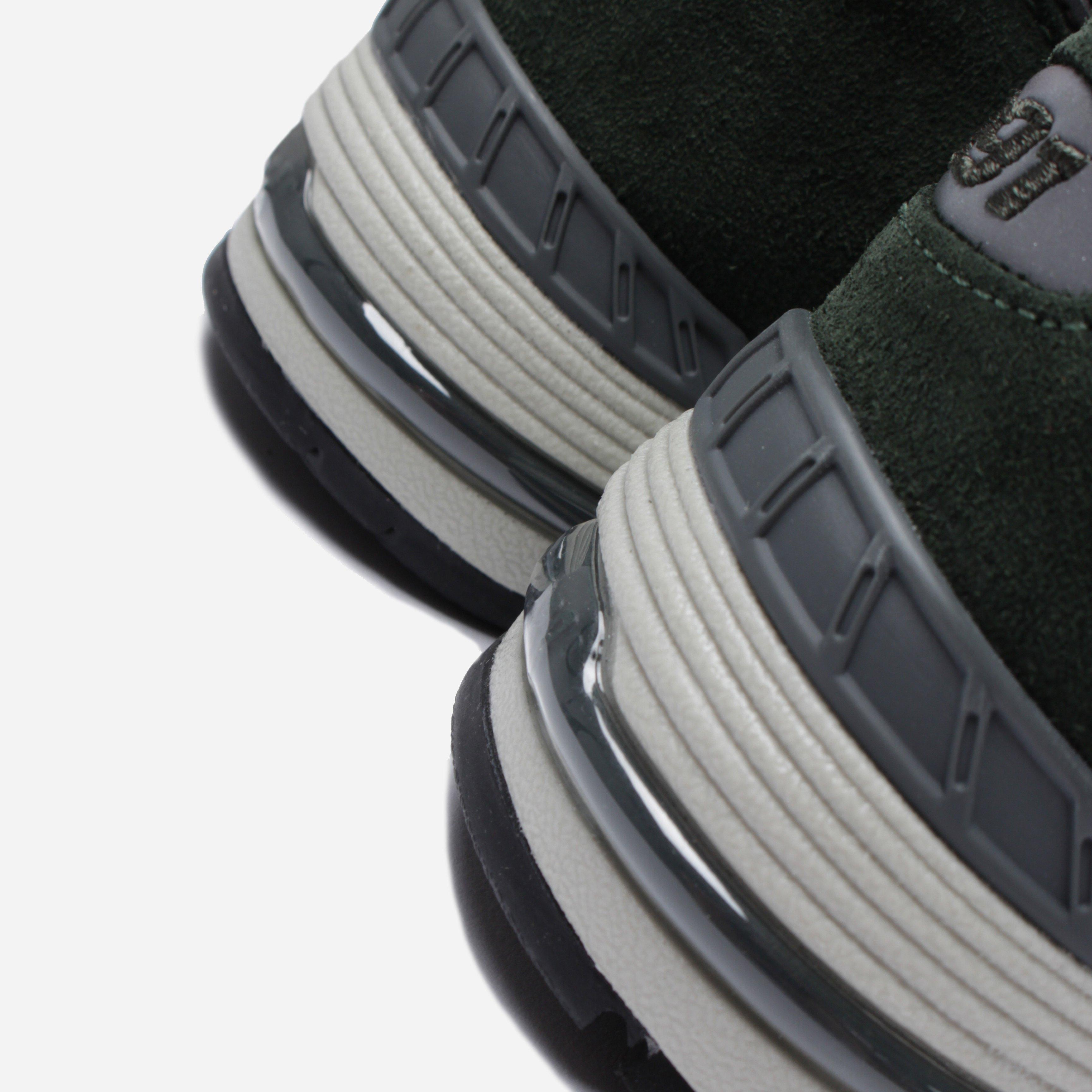 new balance m991 tnf