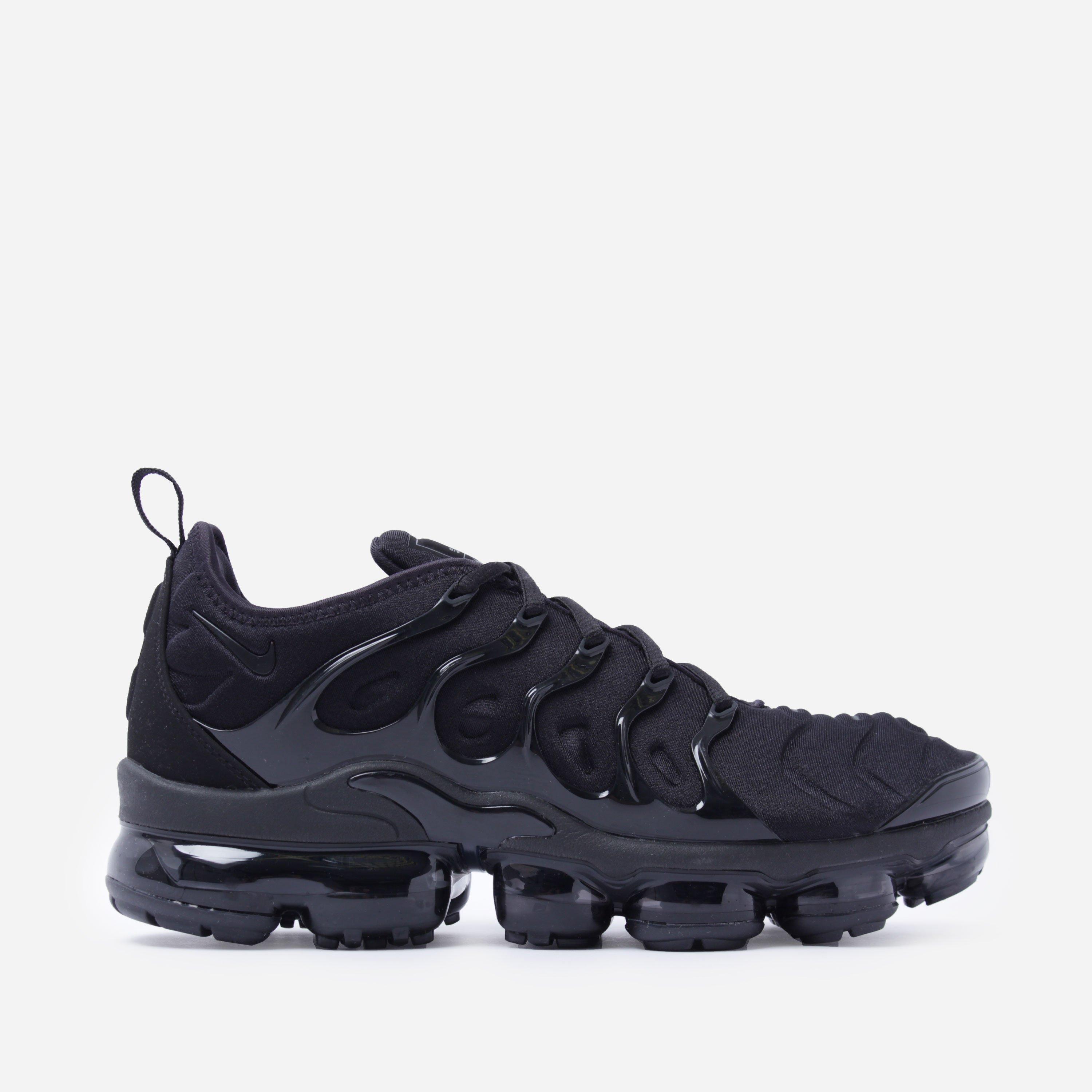 air max vapormax plus all black
