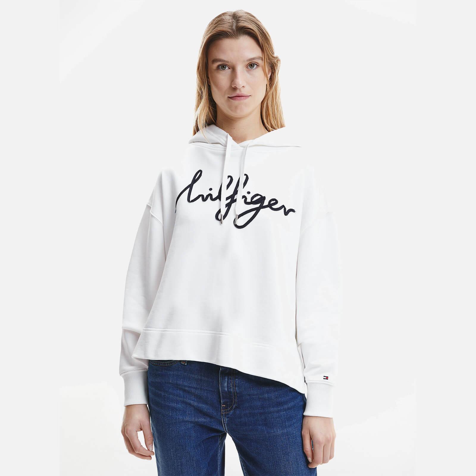 Tommy Hilfiger Relaxed Hilfiger Script Hoodie in White | Lyst Canada