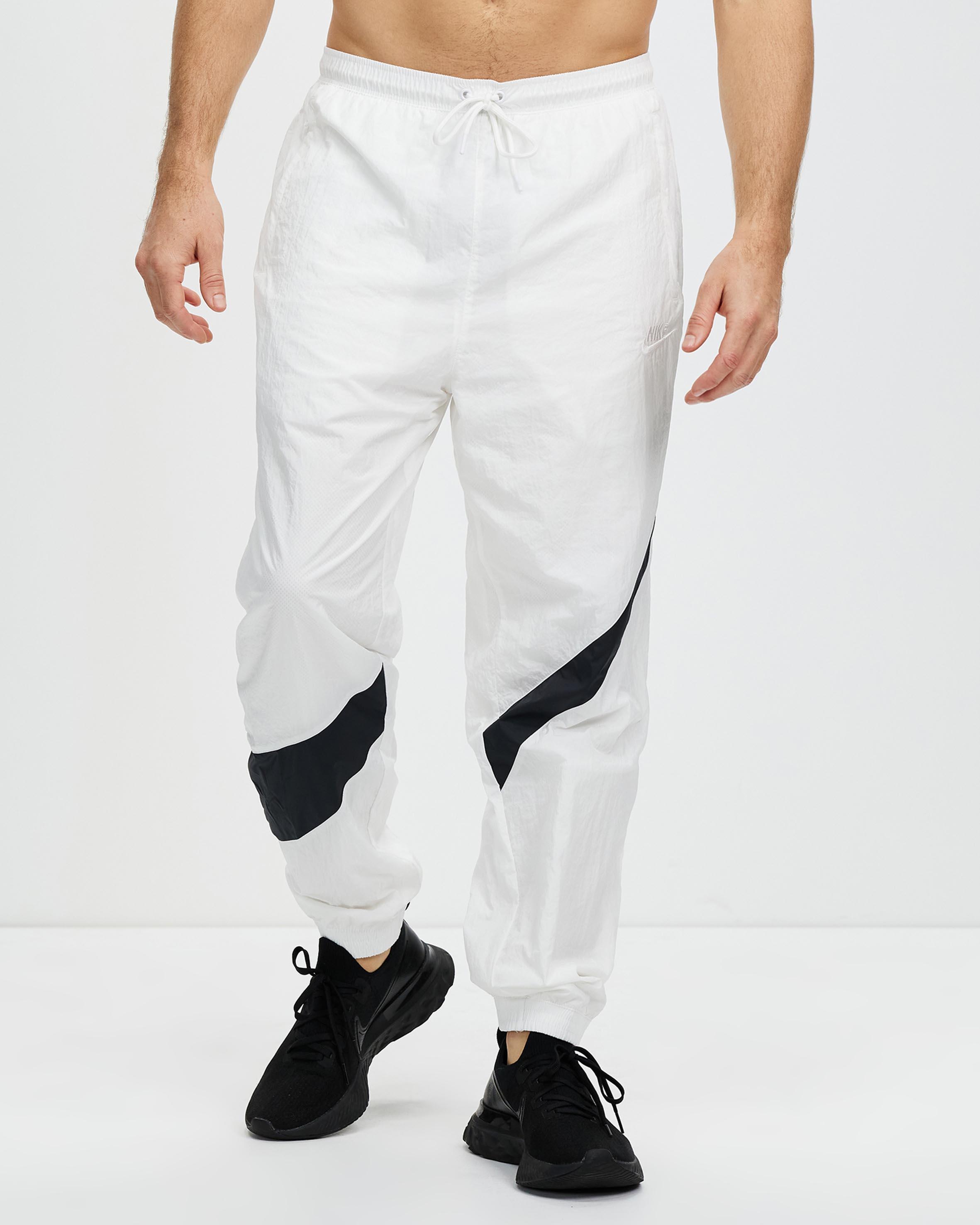 Vicio Leer en lugar Nike Sportswear Big Swoosh Woven Pants in White for Men | Lyst Australia