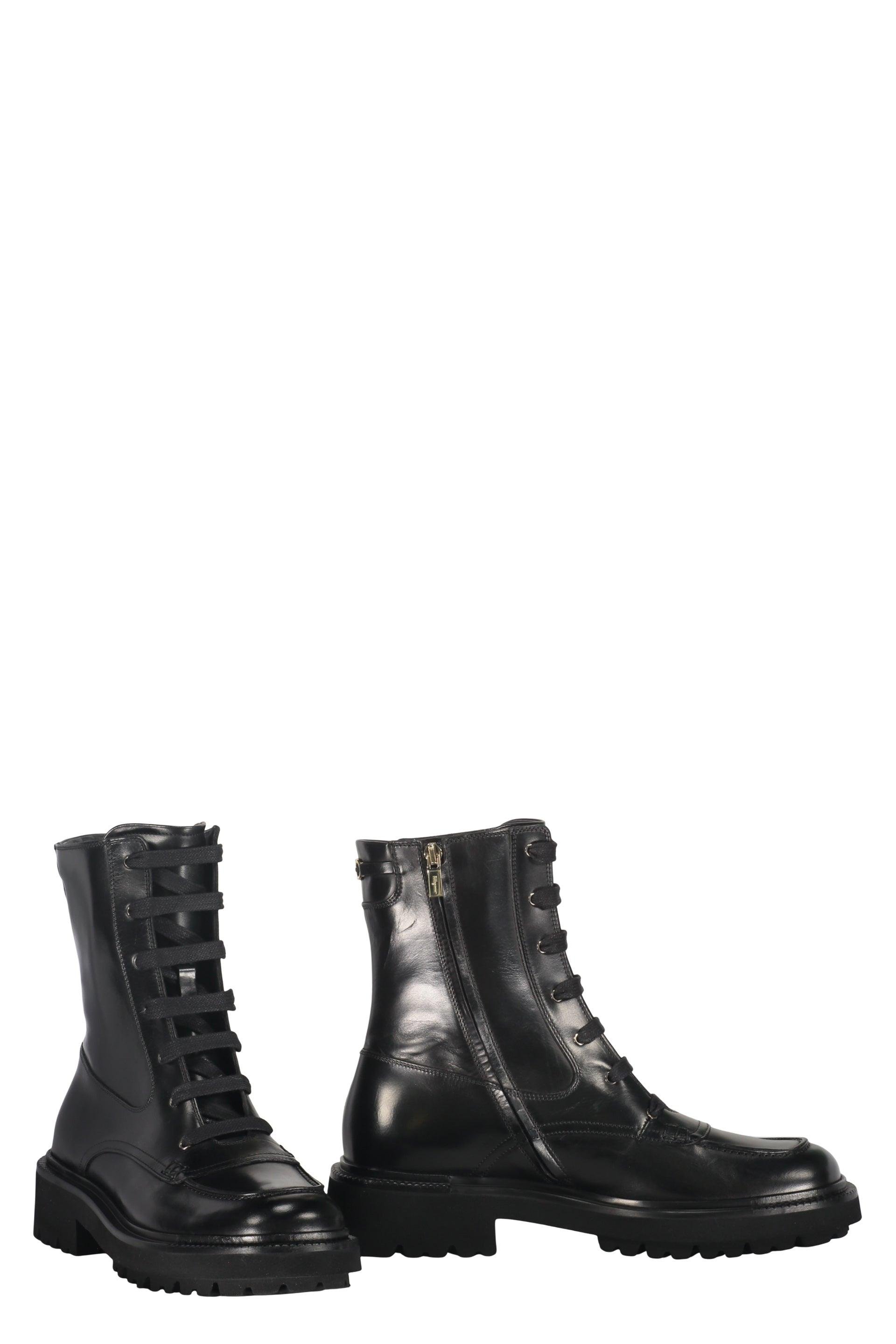 ショートブーツ・ブーティ SALVATORE FERRAGAMO BLACK LEATHER TIA ANKLE BOOTS FERRAGAMO(フェラガモ) ショートブーツ・ブーティ(レディース