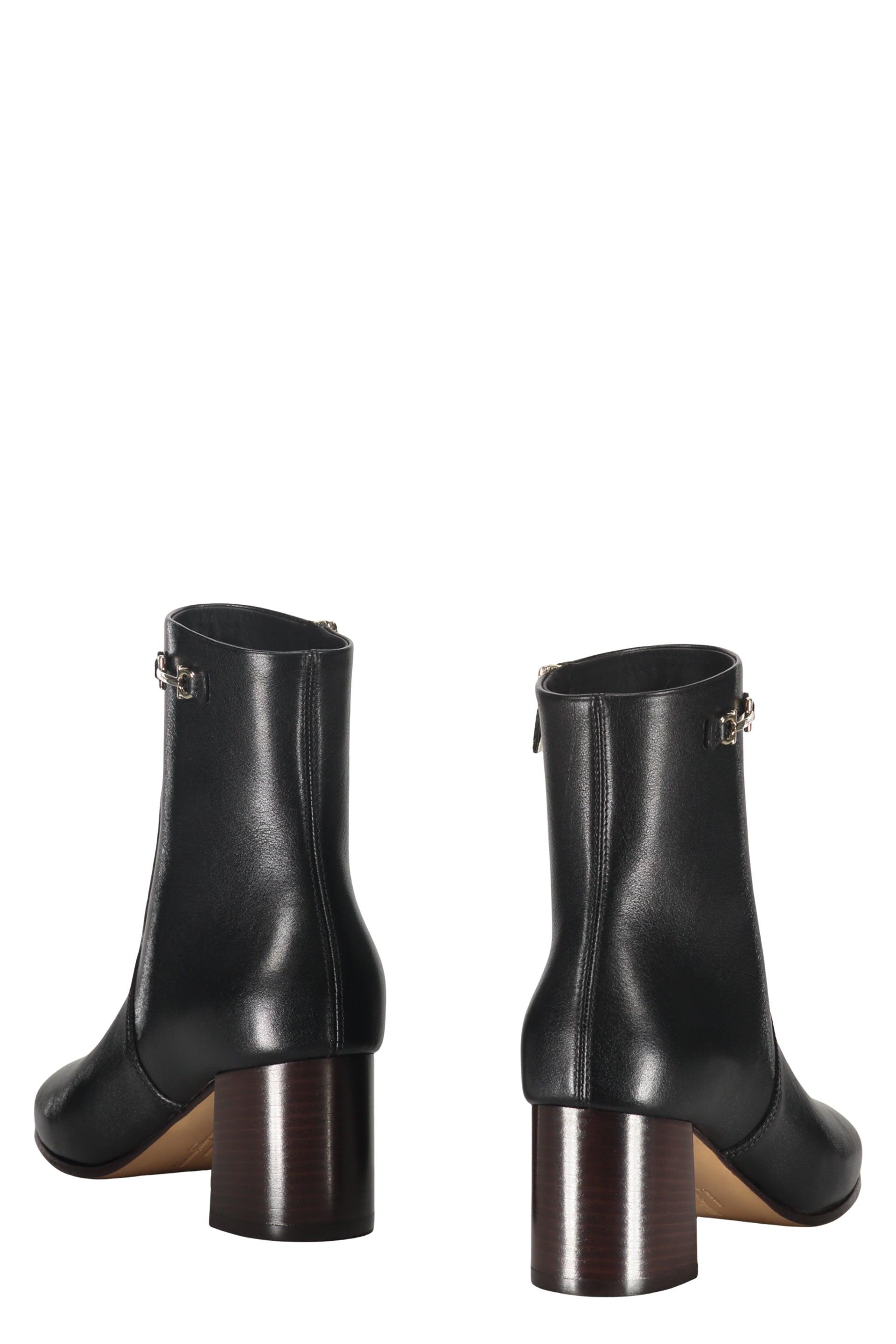 ショートブーツ・ブーティ SALVATORE FERRAGAMO BLACK LEATHER TIA ANKLE BOOTS Ferragamo Ankle boots for Women | Online Sale up to 70% off