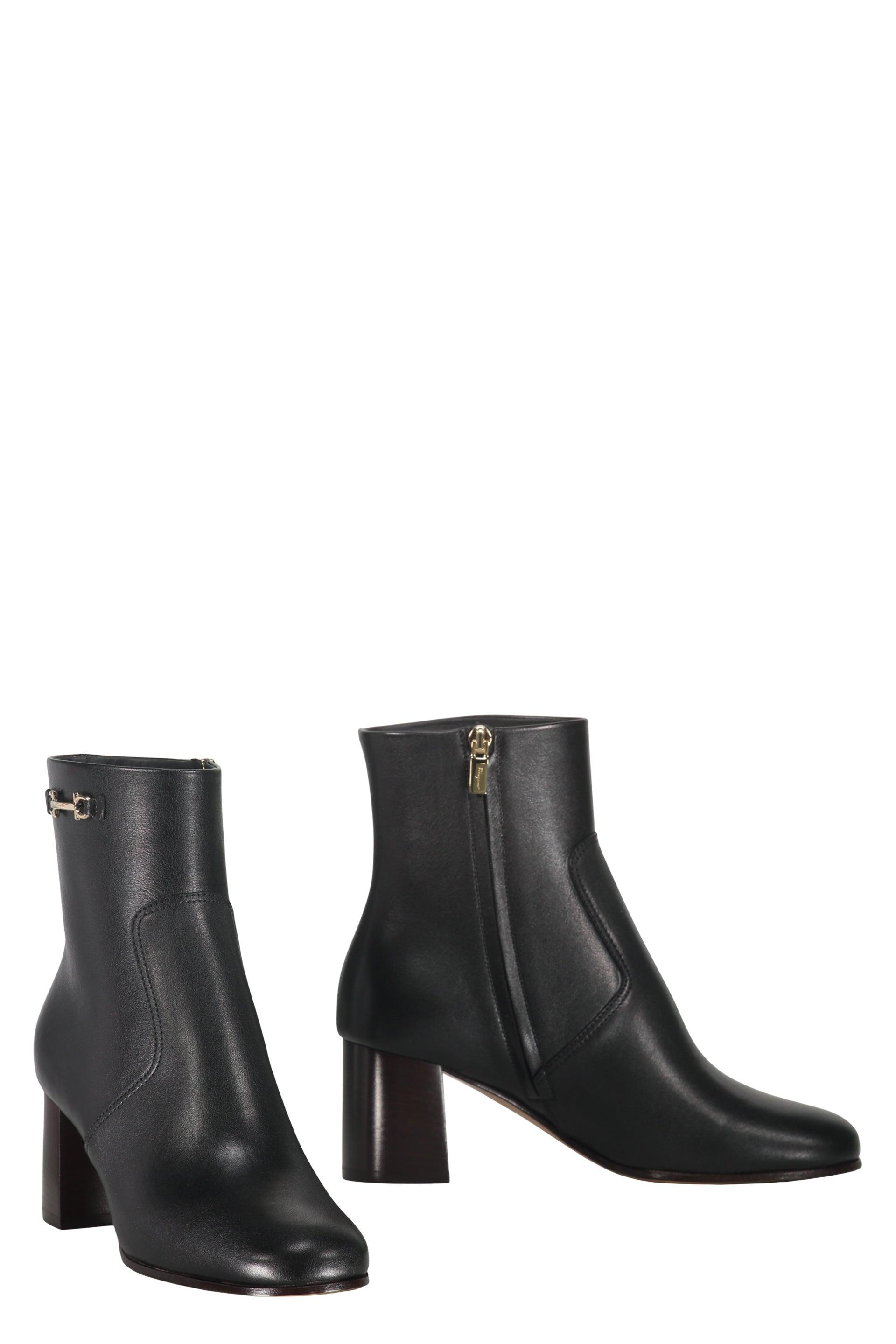 ショートブーツ・ブーティ SALVATORE FERRAGAMO BLACK LEATHER TIA ANKLE BOOTS Ferragamo Black Leather Ankle Boots Salvatore Ferragamo