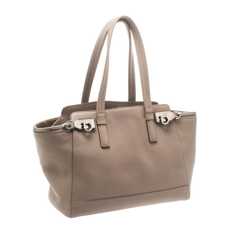 Ferragamo Beige Leather Verve Tote in Natural - Lyst