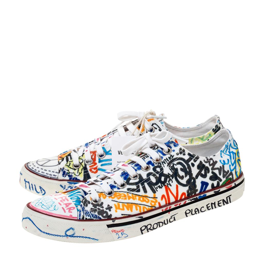 Vetements White Graffiti Canvas Low Top Lace Up Sneakers for Men - Lyst