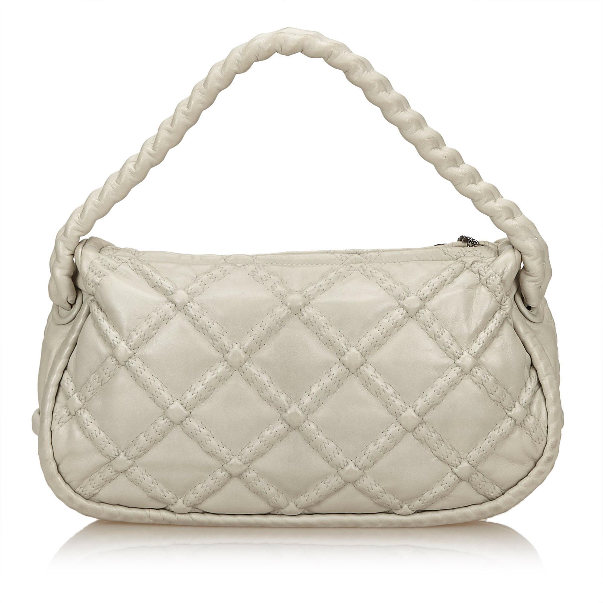 chanel white quilted shoulder bag