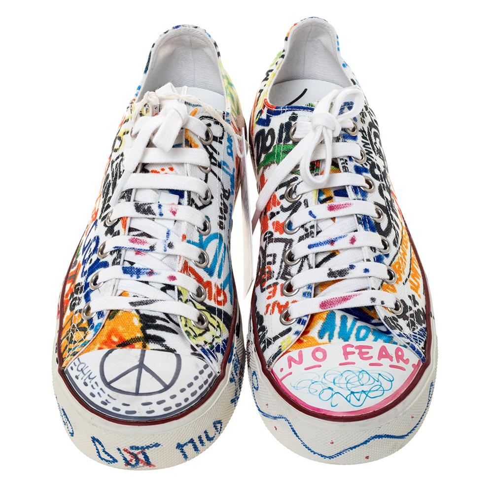 Vetements White Graffiti Canvas Low Top Lace Up Sneakers for Men - Lyst