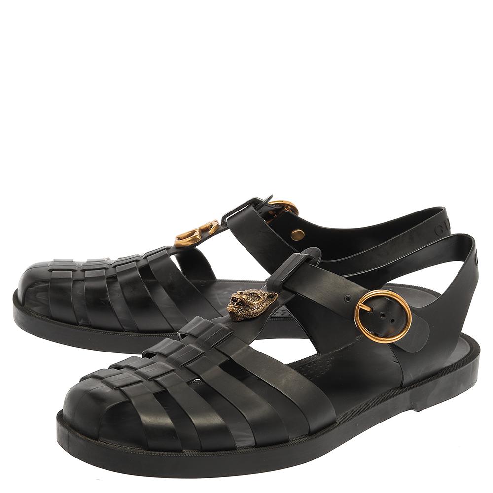 rubber buckle strap sandal