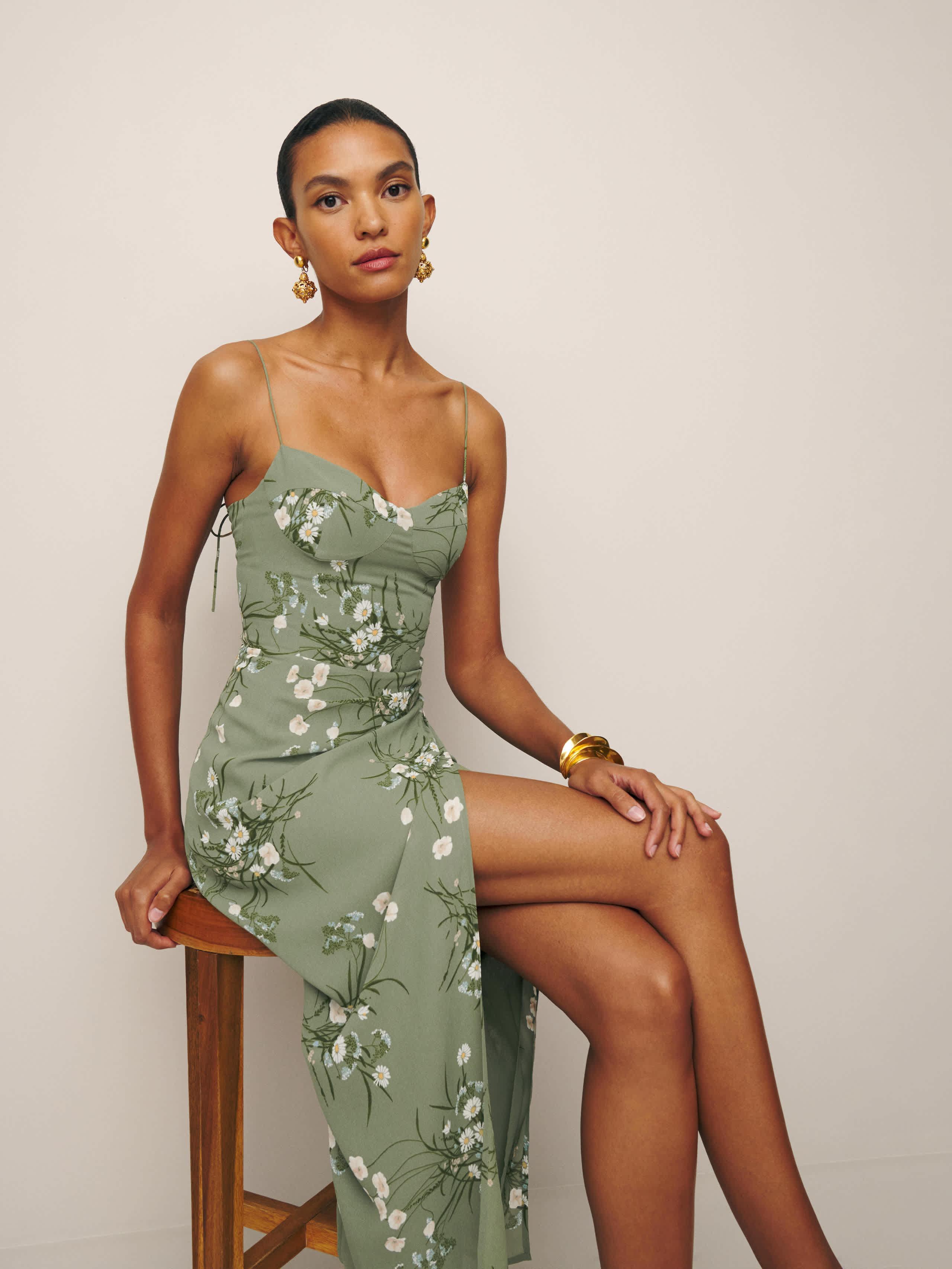 reformation dark green floral dress Kourtney Floral-Print in Casual dresses A ditsy Größe:xxlarge Floral halter _okendo:syndication_key:CL135893164 The Coat Dress Edit