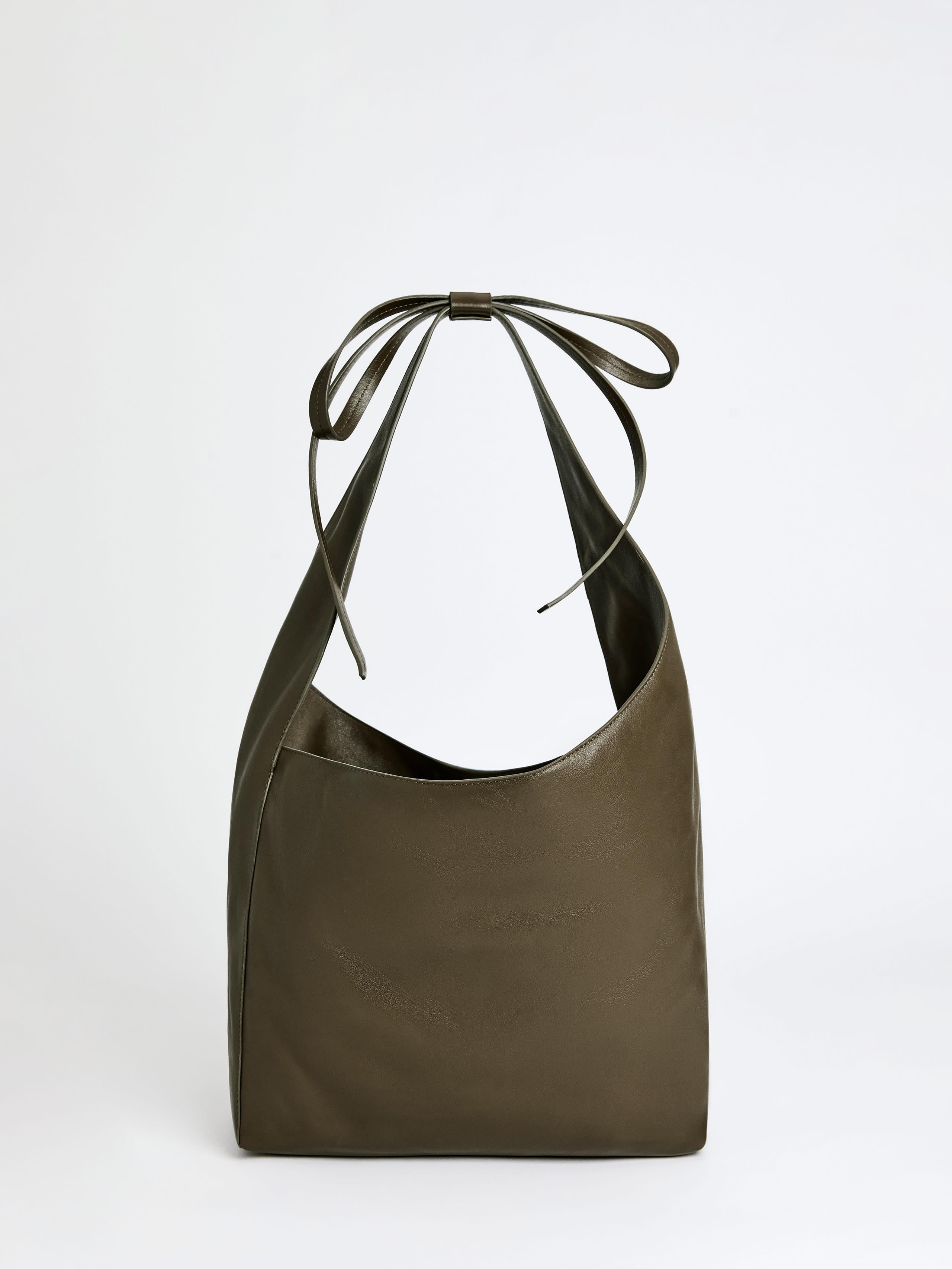Reformation Medium Vittoria Tote Bag in Black | Lyst