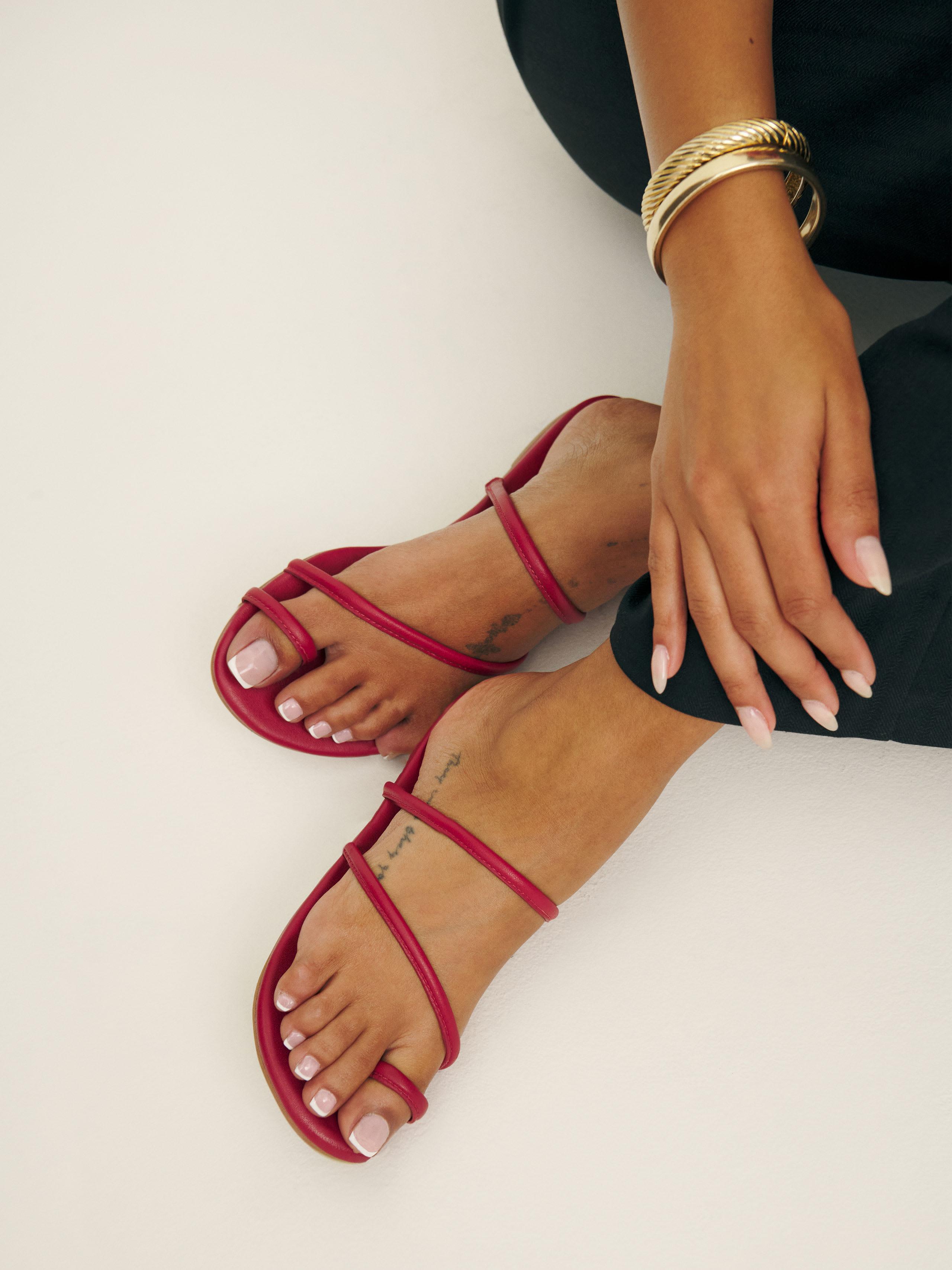 Toe ring strappy sandals clearance