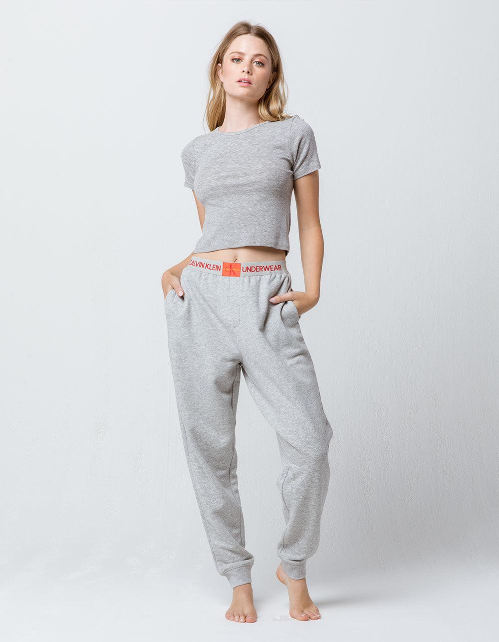 white basic cuffed hem jogger