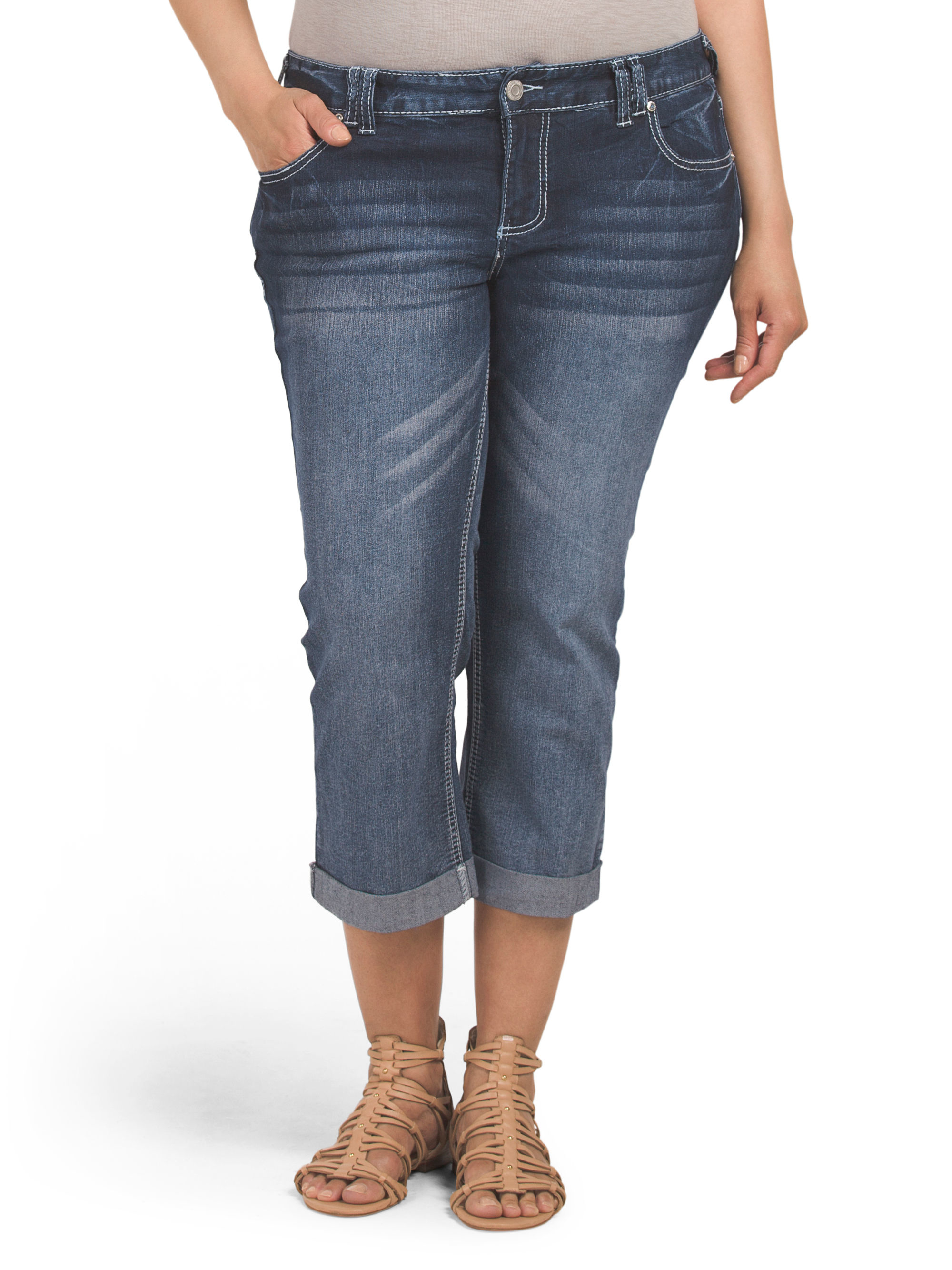 Shop by category Women's Tj Maxx Clothing T. J. Maxx is one of the leading names in designer clothes and accessories. It pulls together the very best names in fashion, from DVF to Marc Jacobs to Ralph Lauren, and puts them in one place for price-savvy shoppers.