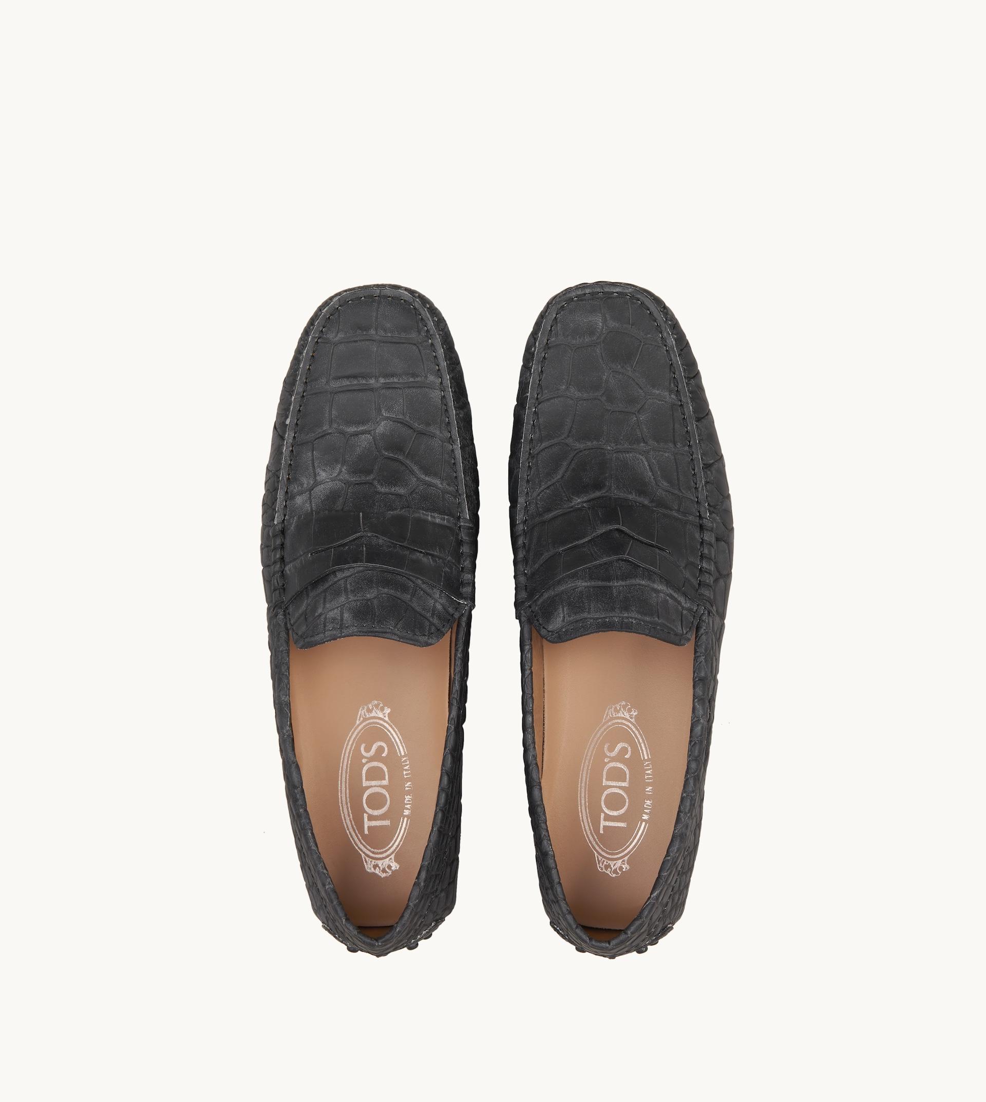 tod's black driving shoes