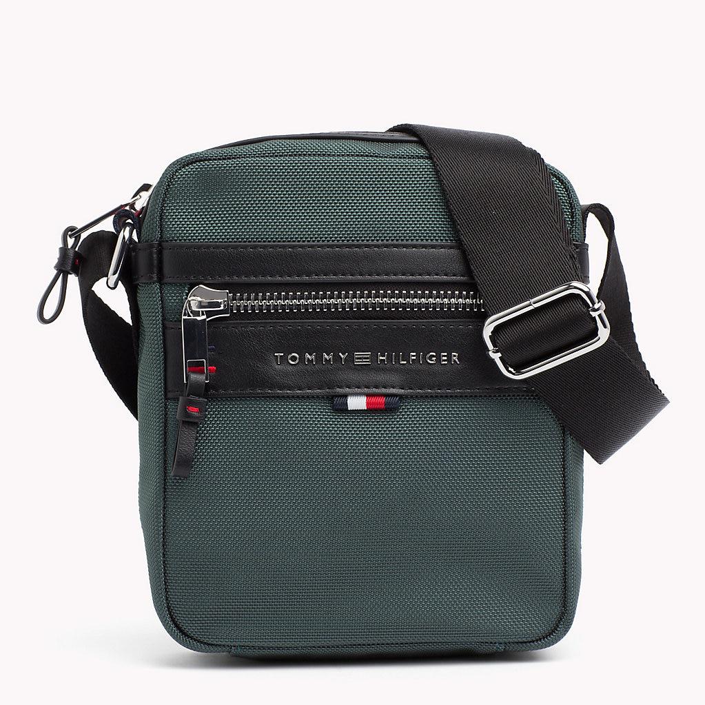 tommy hilfiger elevated reporter bag