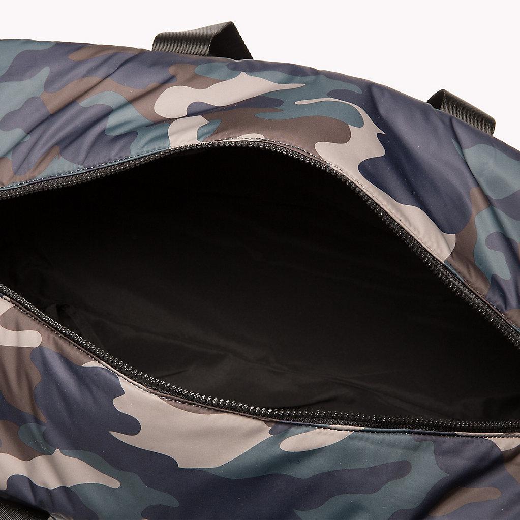 tommy hilfiger camo duffle bag