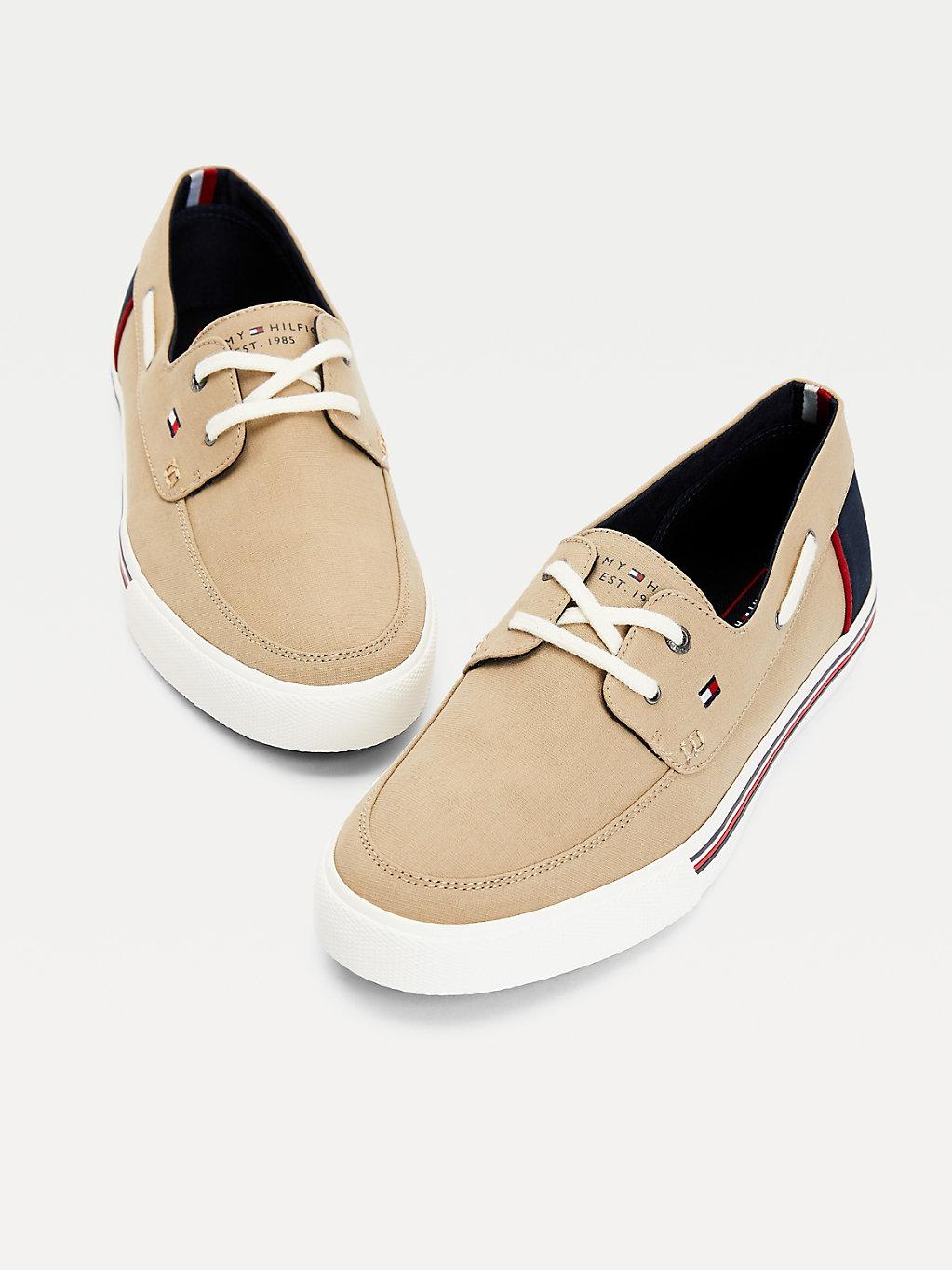 vans bateau beige