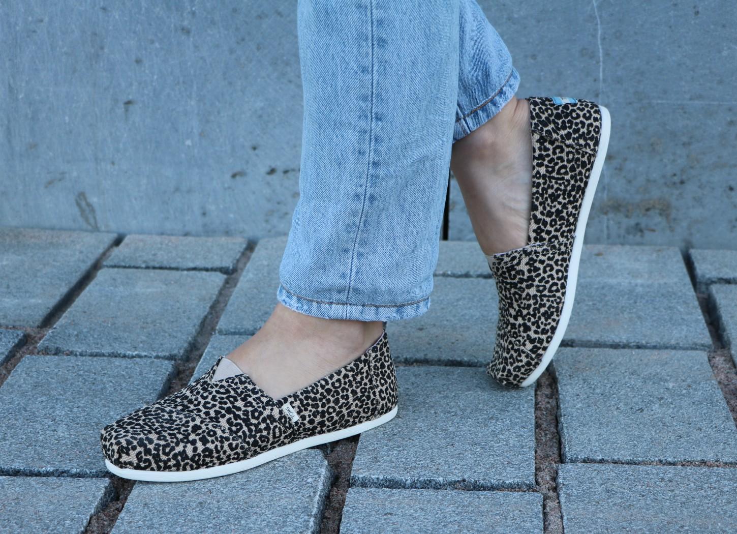 toms leopard canvas