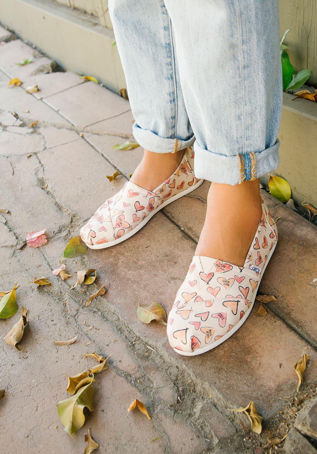 toms oceana watercolor whale women's classics