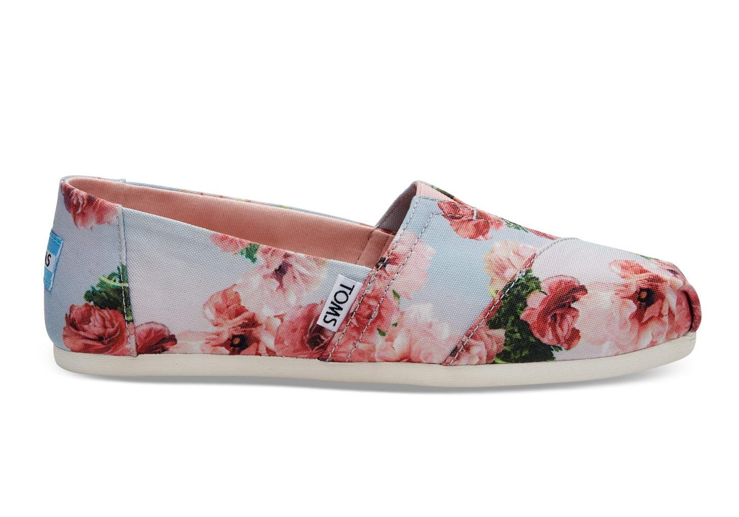 Flower toms shoes Lace slip-on Alpargatas for brides make great women’s wedding shoes for dancing the night away or you can walk down the aisle in TOMS wedding wedges. With every pair of shoes you purchase, TOMS will give a new pair of shoes to a child in need.