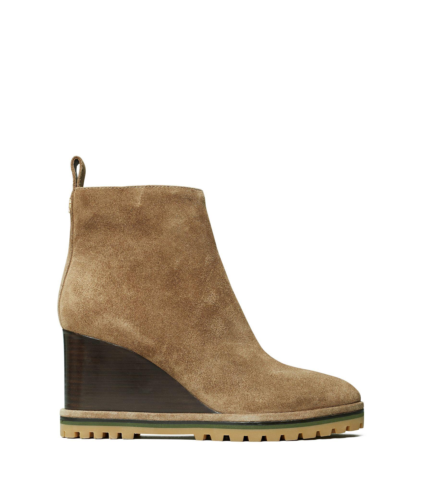 wedge lug boot