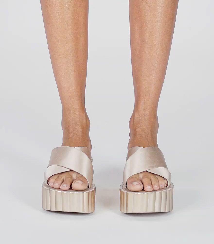 tory burch scallop wedge