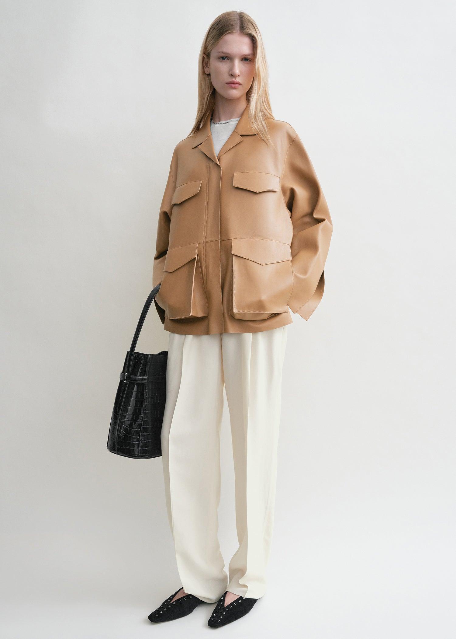 【関税込み】TOTEME ブラウン Army レザージャケット TOTEME Army レザージャケット | ブラウン | FARFETCH JP