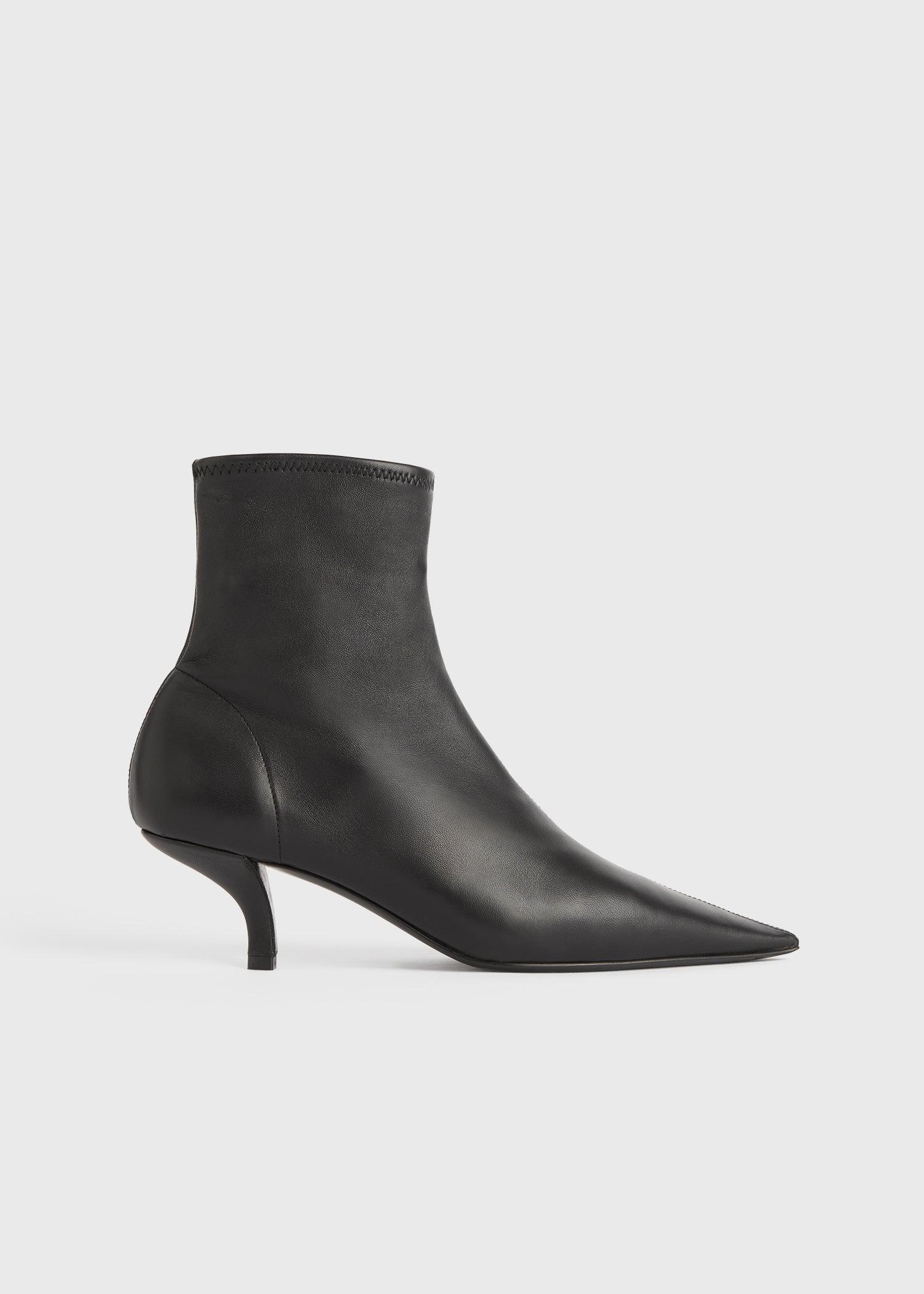TOTEME ブラック The Mid Heel Suede ブーツ TOTEME The Mid Heel suede Chelsea boots | NET-A-PORTER