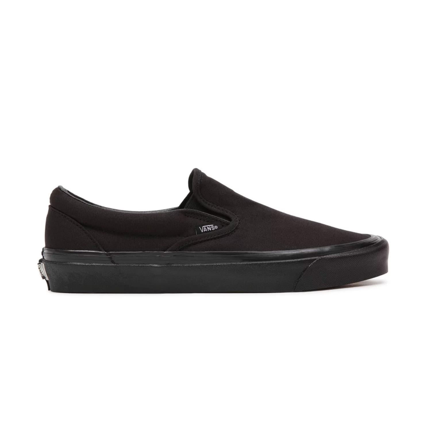 vans slip on total black