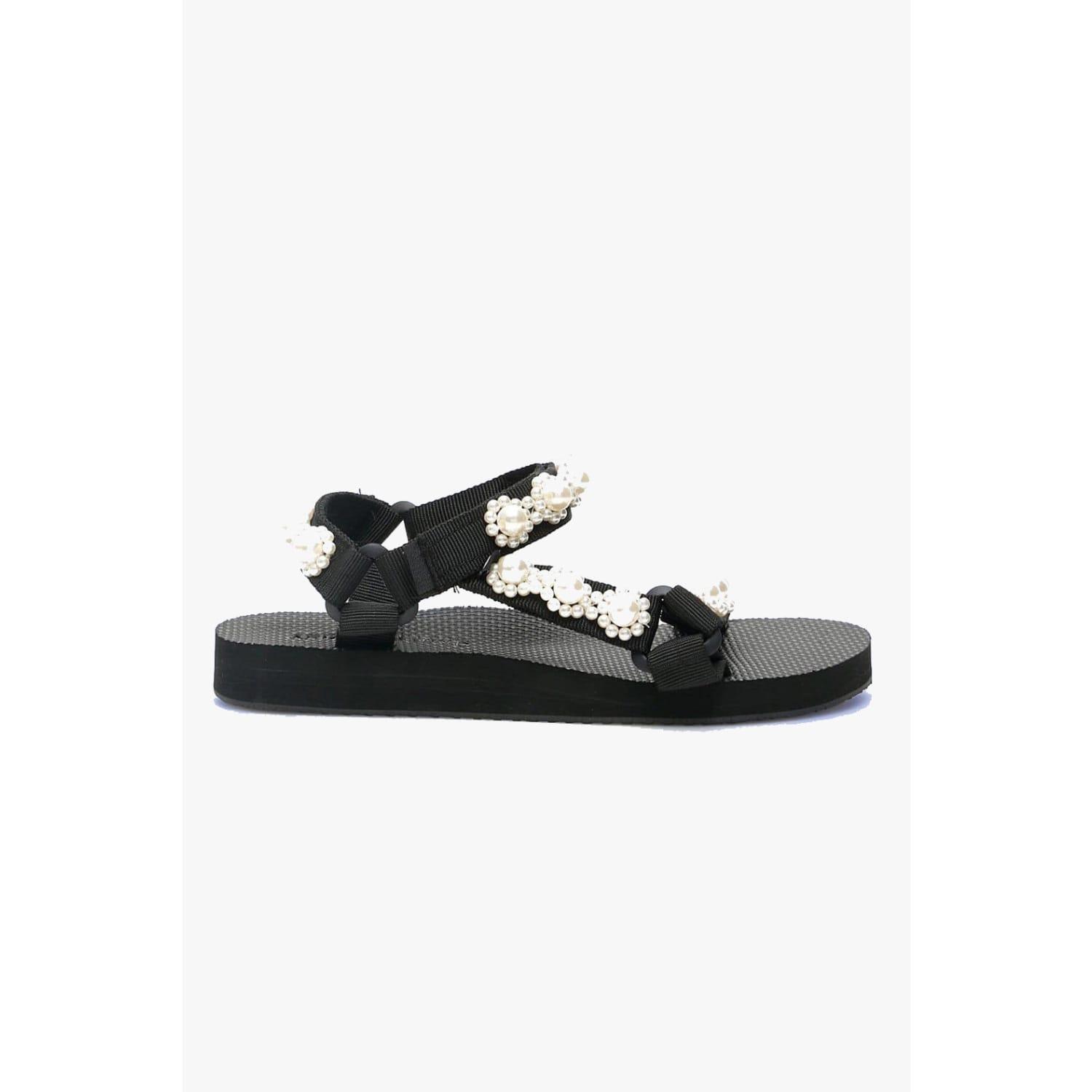 ARIZONA LOVE Trekky Pearls Sandals in Black | Lyst