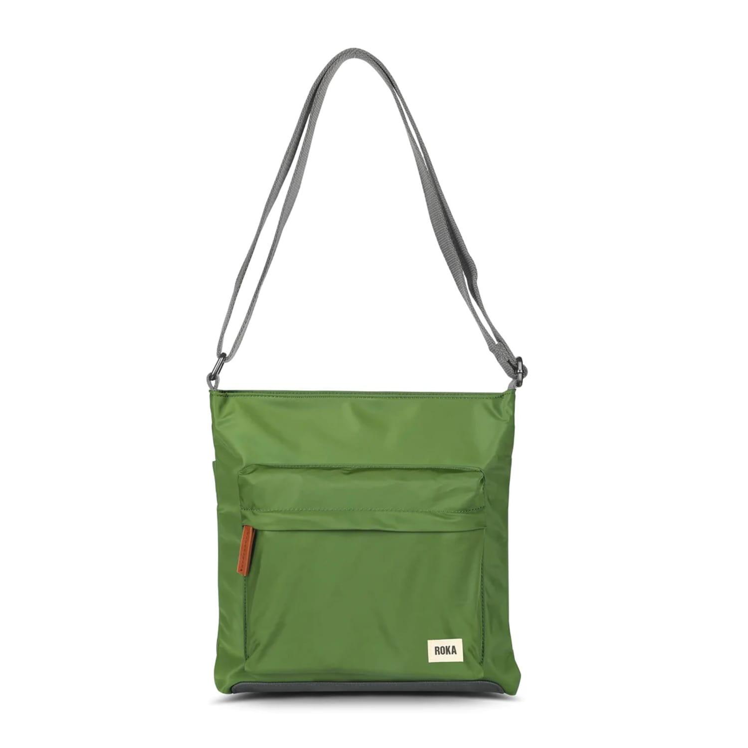 Roka Kennington B nachhaltige Crossbody -Tasche in Grün | Lyst DE