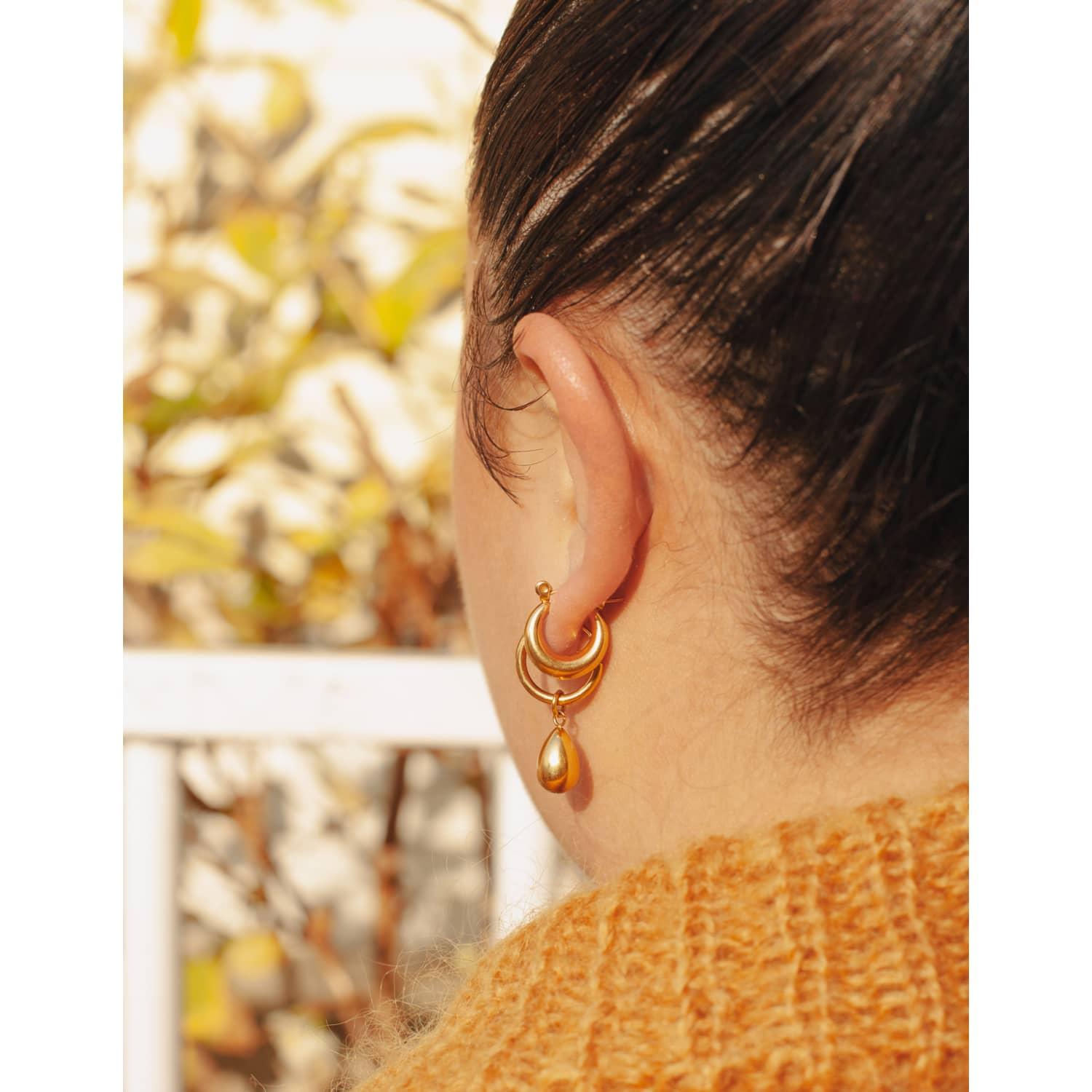 Gold Drop Hoop Earrings Waterproof di Nordic Muse | Lyst