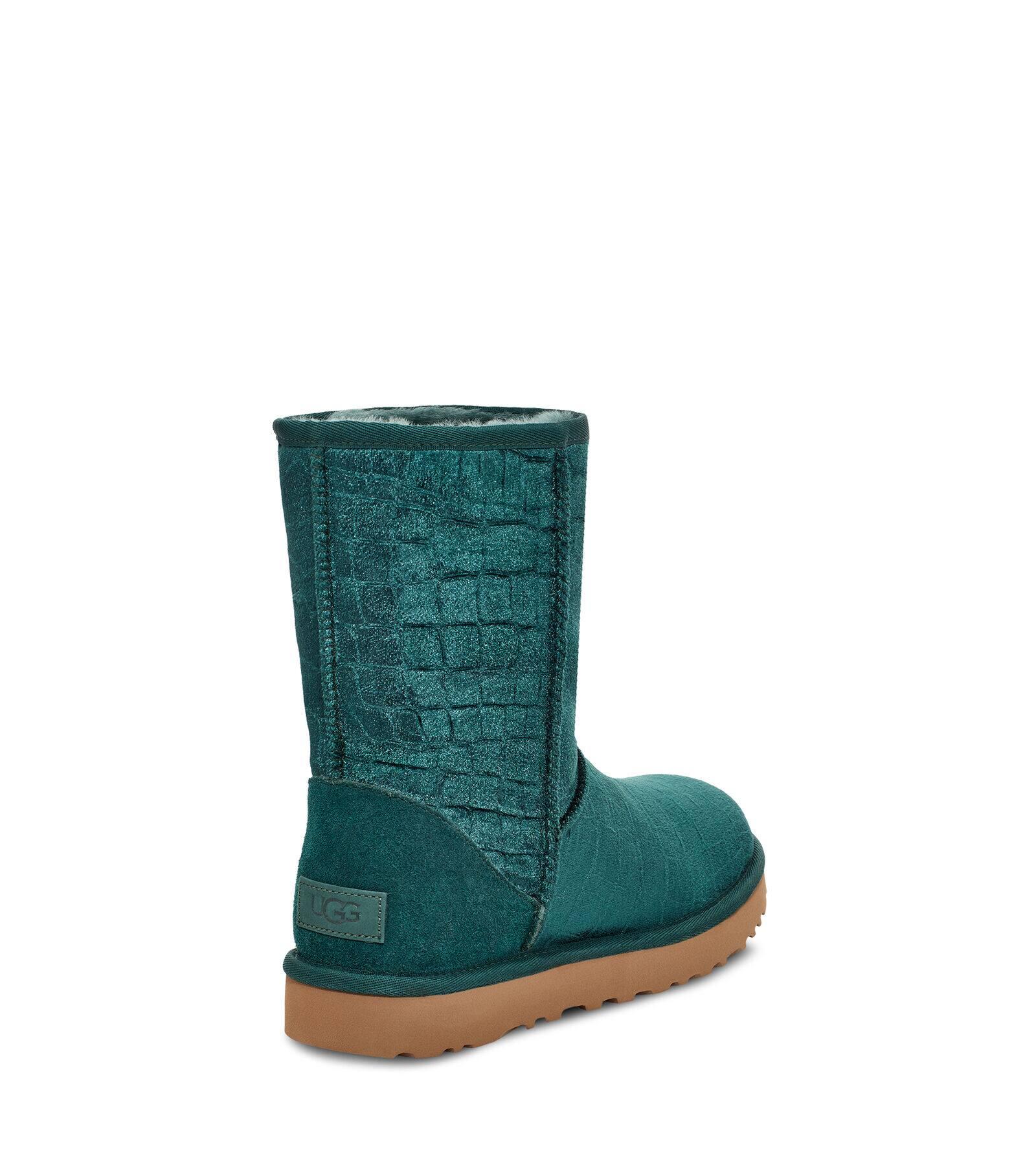 ugg adirondack velvet croc