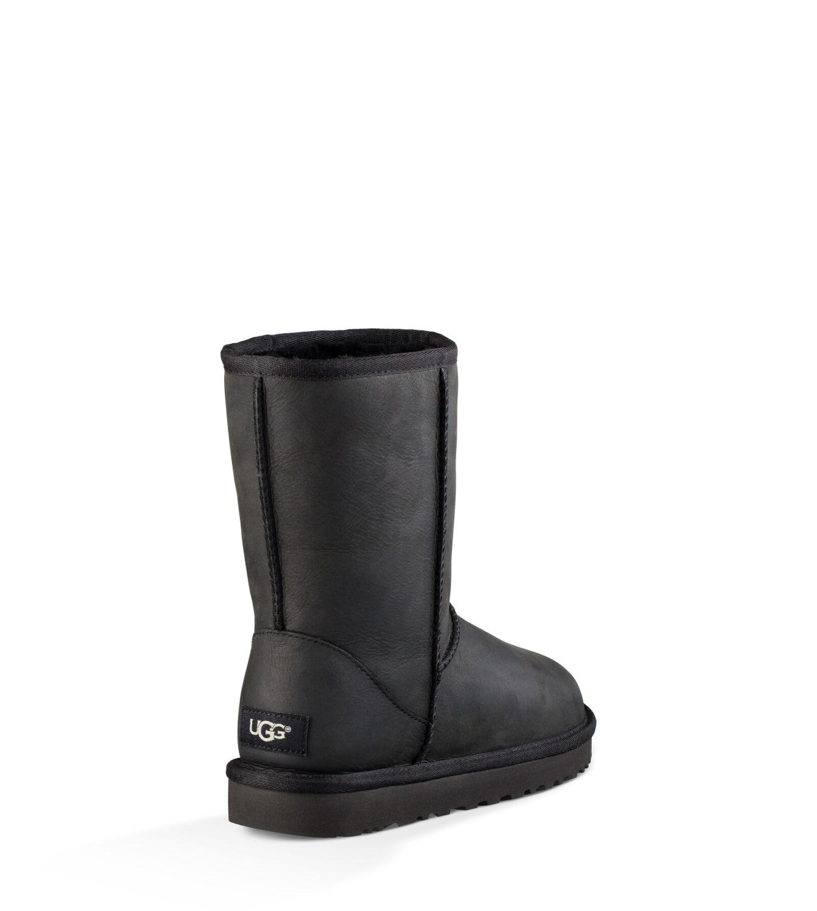 UGG Classic Short Leather Classic Short Leather in Black - Save 26% - Lyst