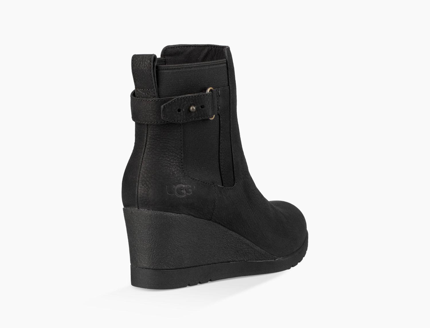 ugg mini 35
